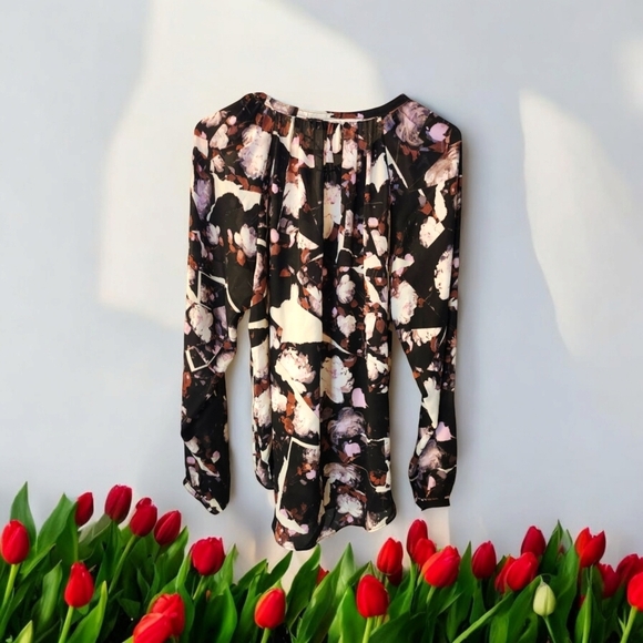 Vera Wang Gorgeous Blouse - Picture 5 of 5